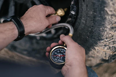 Saber Tyre Deflator for accurate sand driving pressure control